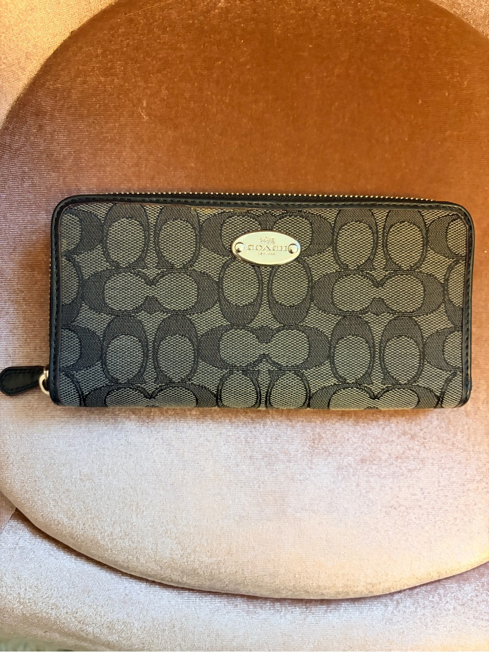 COACH Accordion Zip Around Wallet Signature C Canvas Black Gray Monogram F53539